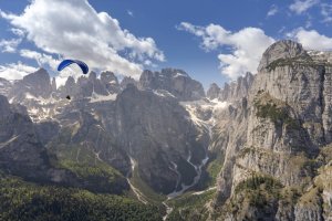 Lancio in tandem sulle valli del Trentino