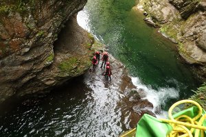 Das Wassersport-Canyoning in Rio Laghetto in Valsesia