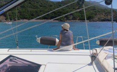 Segelbootfahrt entlang der Küste von Bosa auf Sardinien