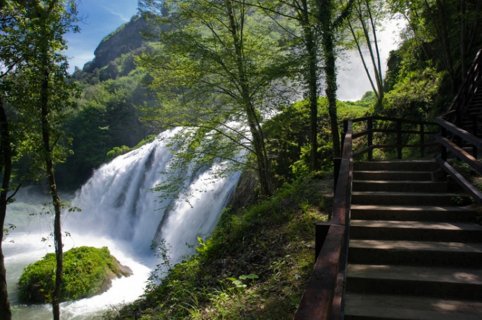 Guided hiking in Umbria: Marmore Waterfalls